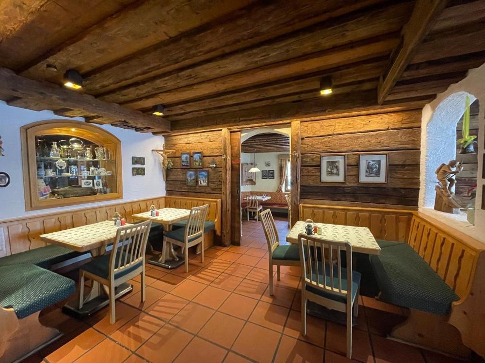 Restaurant-Pension Dorfwirt Бад-Кляйнкірхгайм Екстер'єр фото